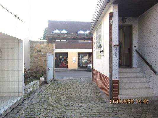 Hofeinfahrt, Eingang.JPG