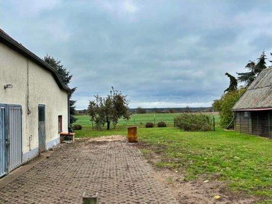 Scheune, Nebengebäude & Grundstück