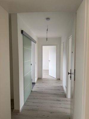 Blick vom Eingang in den Flur