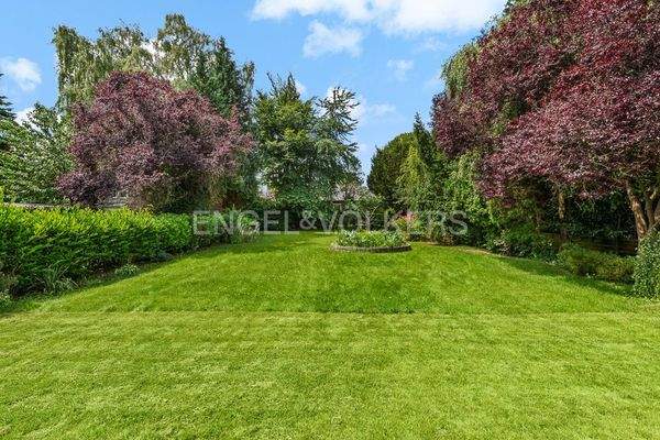 großzügiger Garten nach Nordwesten ausgerichtet