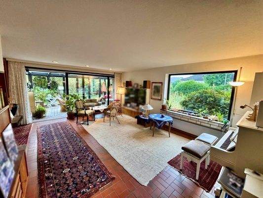 Großer Wohn- Essbereich mit Kamin