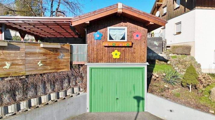 Garage mit Gartenhaus