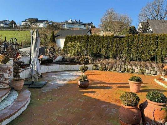 Biergarten_freie Sitzfläche (vor Frühjahrs-Putz)