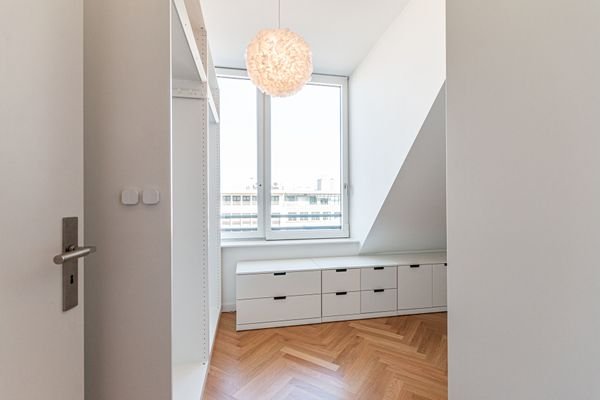 Ankleidezimmer Ansicht 1