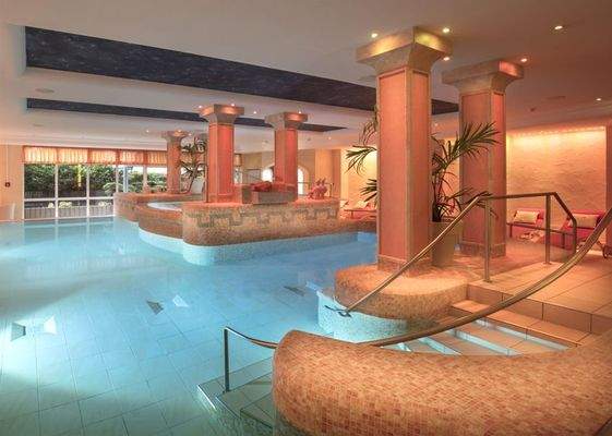 Thermal-Hallenbad Thermalbewegungsbad (ca. 36°C)