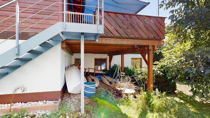 Unter dem Balkon.jpg