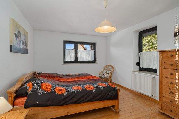 ... ebenfalls mit Echtholzdielenboden ausgelegt.