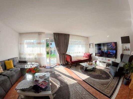 Großzügig geschnitten