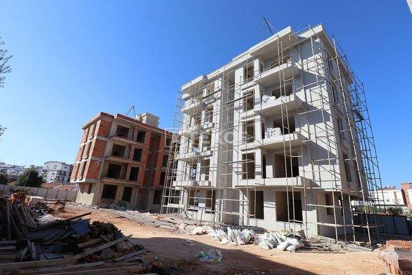 Apartments with En-Suite Bathrooms in a Complex in Antalya