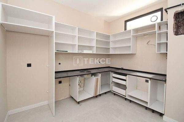 Offices and Shops in an Advantageous Location in Yalova