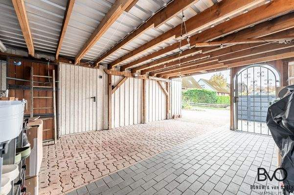 Garage mit Zugang zum Haus