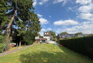 Garten mit Blick zum Haus