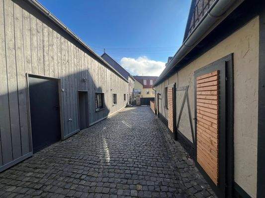 Hinterhaus mit Innenhof und Nebengebäüde