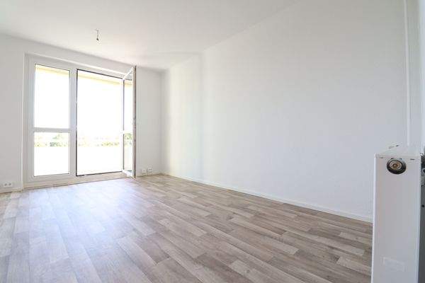 Wohnzimmer mit Balkon