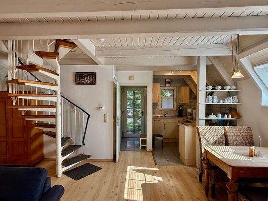 Eingangsbereich und offene Küche