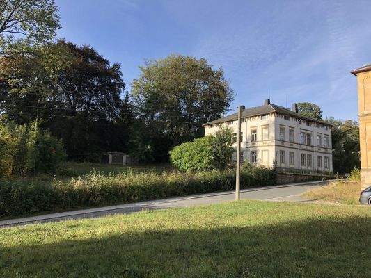 Villa mit Grundstück