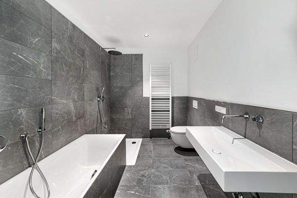 Badezimmer 2 im Dachgeschoss