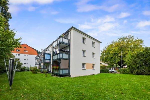 Außenansicht mit Balkon 