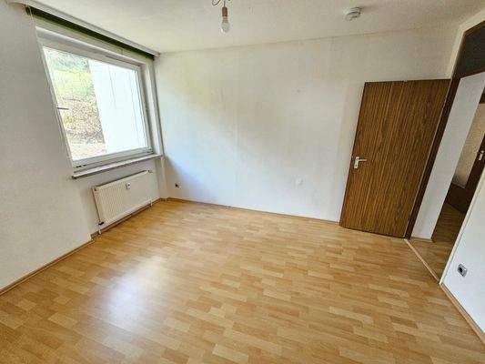 geräumiges Schlafzimmer