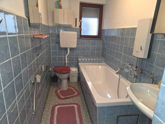 Badezimmer 1 Stock.jpg