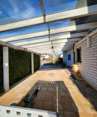 Eingang / Stellplätze