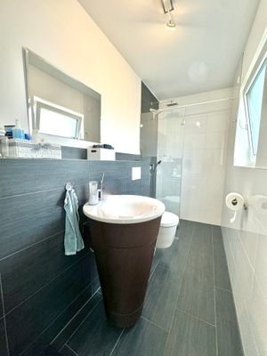 Gäste WC mit Dusche EG