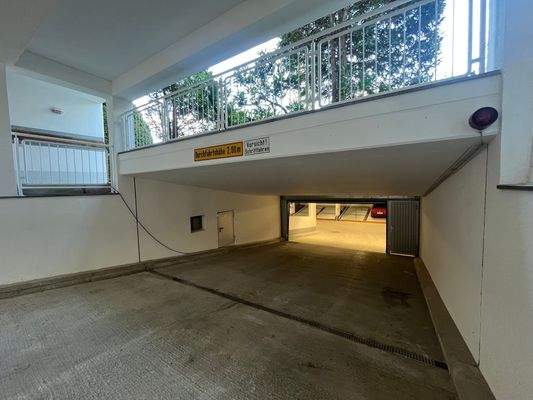 Einfahrt zur Tiefgarage