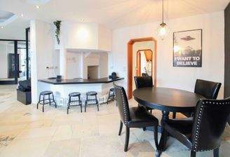 Essbereich  mit angrenzender Bar