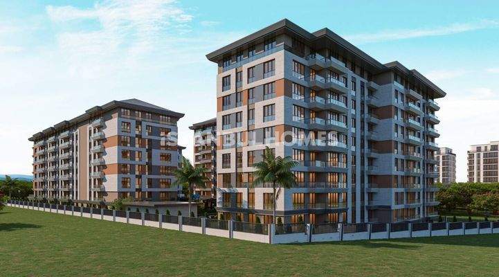 Flats in a Complex with Pool in Kucukcekmece Istanbul