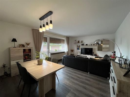 Wohnzimmer mit Essbereich