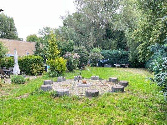 Grillplatz hinter dem Haus 