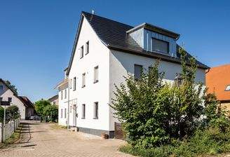 dreifamilienhaus-pretzfeld-fassade-strassenansicht