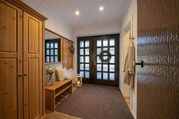 200-8685_Eingang_gestaged