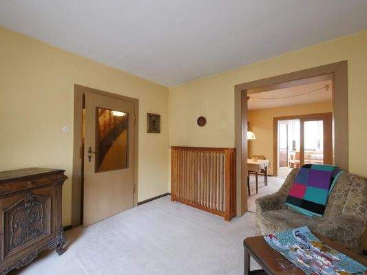  EG | Wohnzimmer - hinten Esszimmer und Veranda