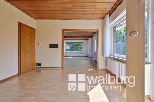 12 Blick vom Essbeeich ins Wohnzimmer