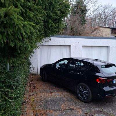 Garage zum Haus gehörend