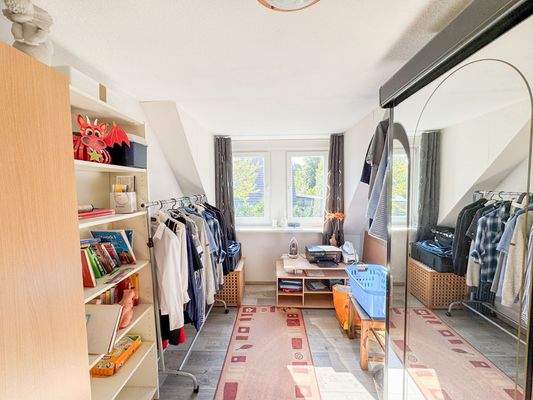 Ankleidezimmer im OG