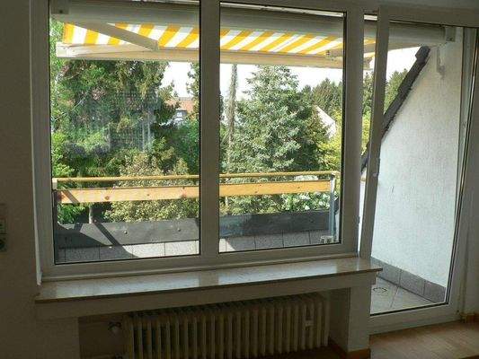 Balkon mit elektrischer Markise.JPG