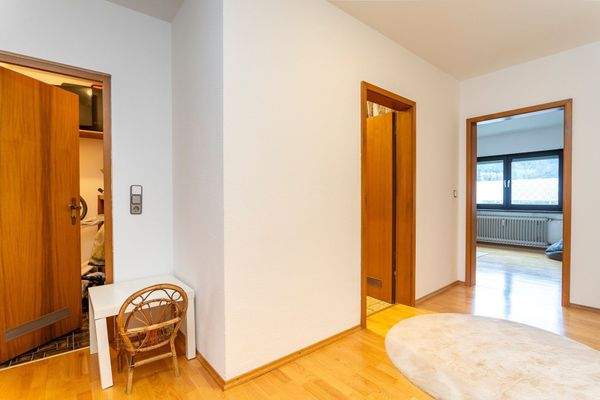 Eingangsdiele / Abstellraum / Bad / Kinderzimmer