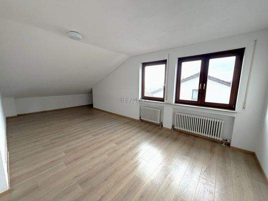 Schlafzimmer DG rechts (2)