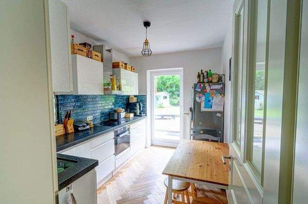 Wohnküche mit Einbauküche