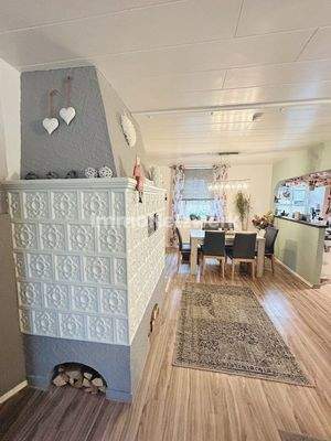 EG Essecke mit Kaminofen im Wohnzimmer