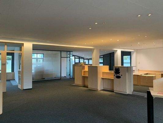 Großraumbüro vom Haupteingang her gesehen