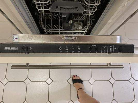 Geschirrspüler vorhanden