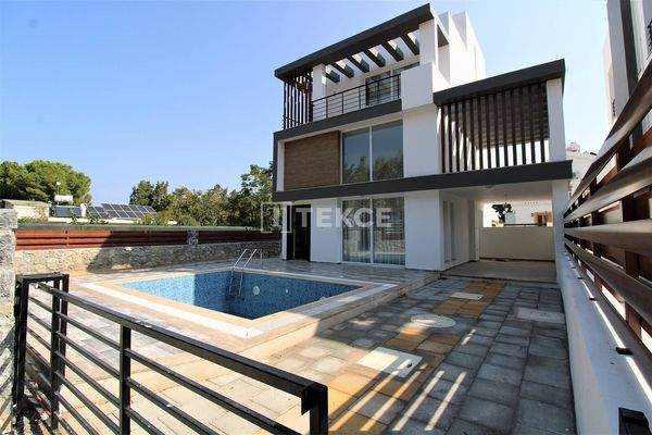 Triplex Villas with Optional Pool Close to the Sea in Girne