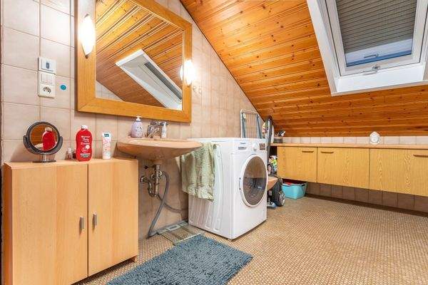 ... mit Platz für die Waschmaschine