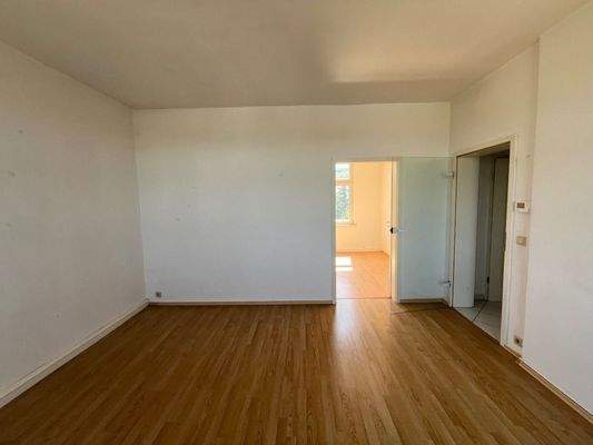 004020156800_302_355_28082025225116627