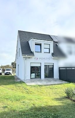 Hinteransicht mit Terasse