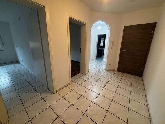 Flur 1.OG rechts WHG 4