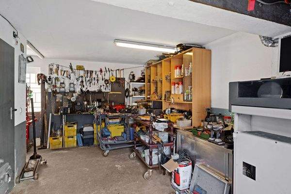 Geräumige Hobbywerkstatt